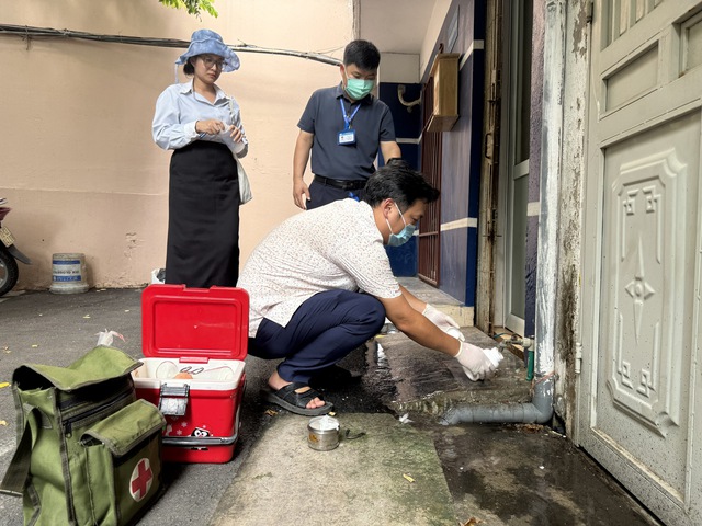 Hà Nội kiểm tra, giám sát chất lượng nước sạch- Ảnh 1. Hà Nội kiểm tra, giám sát chất lượng nước sạch- Ảnh 1.