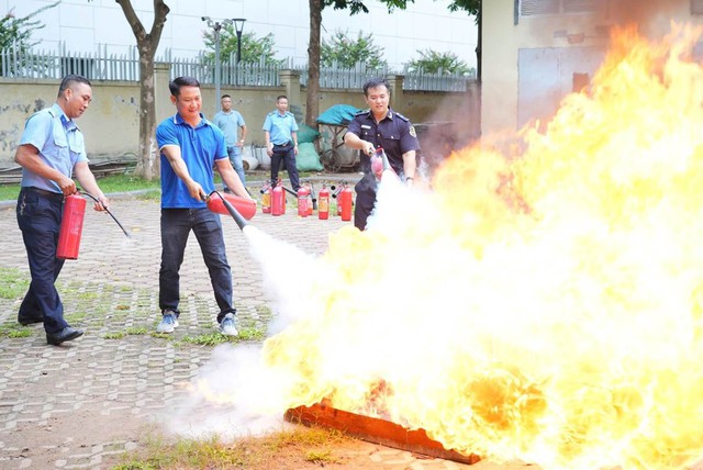 Hà Nội tăng cường phòng chống cháy nổ - Ảnh 1. Hà Nội tăng cường phòng chống cháy nổ - Ảnh 1.