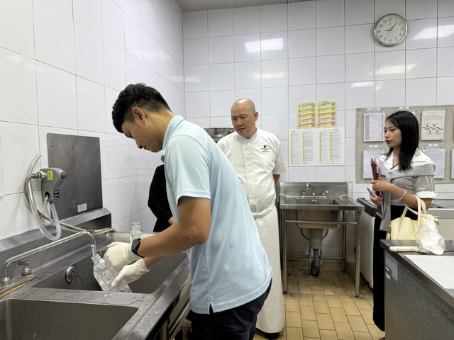 Tăng cường kiểm tra, đảm bảo an toàn nước sạch tại các khách sạn - Ảnh 1. Tăng cường kiểm tra, đảm bảo an toàn nước sạch tại các khách sạn - Ảnh 1.