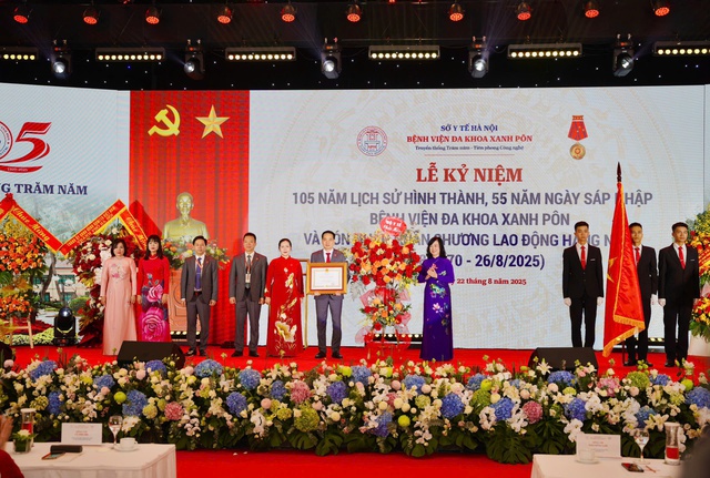 Bệnh viện Đa khoa Xanh Pôn đón nhận Huân chương Lao động hạng Nhất- Ảnh 1. Bệnh viện Đa khoa Xanh Pôn đón nhận Huân chương Lao động hạng Nhất- Ảnh 1.