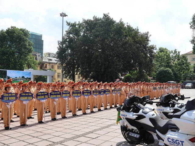 Hơn 600 cảnh sát giao thông được tăng cường cho Công an TP. Hà Nội- Ảnh 8.
Hơn 600 cảnh sát giao thông được tăng cường cho Công an TP. Hà Nội- Ảnh 8.