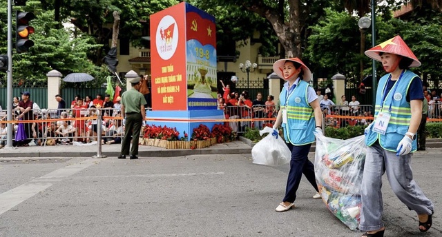 Cùng yêu nước từ những việc làm nhỏ nhất- Ảnh 2. Cùng yêu nước từ những việc làm nhỏ nhất- Ảnh 2.