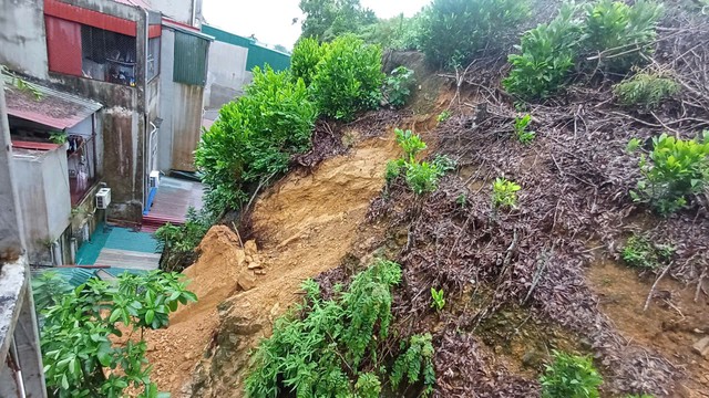 Ứng phó giảm thiệt hại thiên tai, di chuyển người dân đến nơi an toàn- Ảnh 2. Ứng phó giảm thiệt hại thiên tai, di chuyển người dân đến nơi an toàn- Ảnh 2.