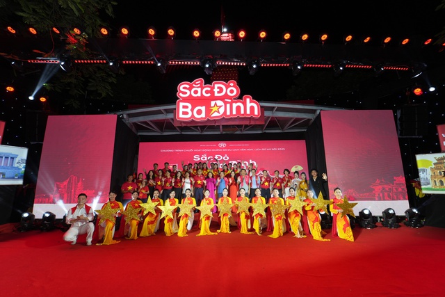 Khai mạc 'Sắc đỏ Ba Đình' quảng bá du lịch văn hóa, lịch sử Hà Nội- Ảnh 1. Khai mạc 'Sắc đỏ Ba Đình' quảng bá du lịch văn hóa, lịch sử Hà Nội- Ảnh 1.