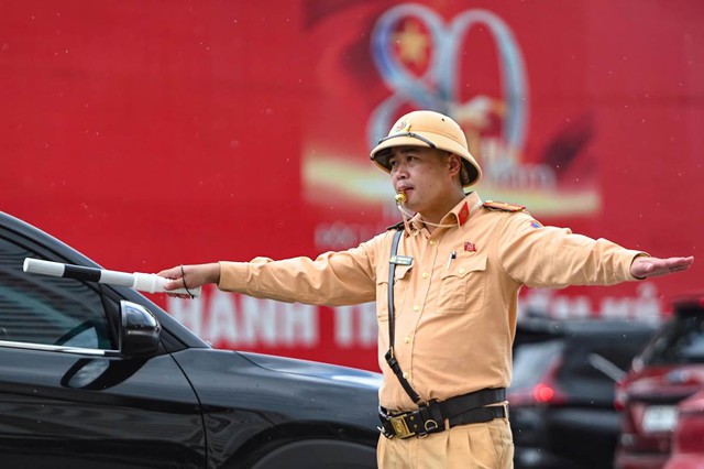 Kiên quyết xử lý vi phạm trật tự, an toàn giao thông khu vực Trung tâm Triển lãm Quốc gia- Ảnh 1. Kiên quyết xử lý vi phạm trật tự, an toàn giao thông khu vực Trung tâm Triển lãm Quốc gia- Ảnh 1.