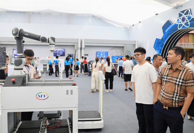 Không gian Truyền thống và Sáng tạo Hà Nội thu hút hàng nghìn khách tham quan- Ảnh 5. Không gian Truyền thống và Sáng tạo Hà Nội thu hút hàng nghìn khách tham quan- Ảnh 5.