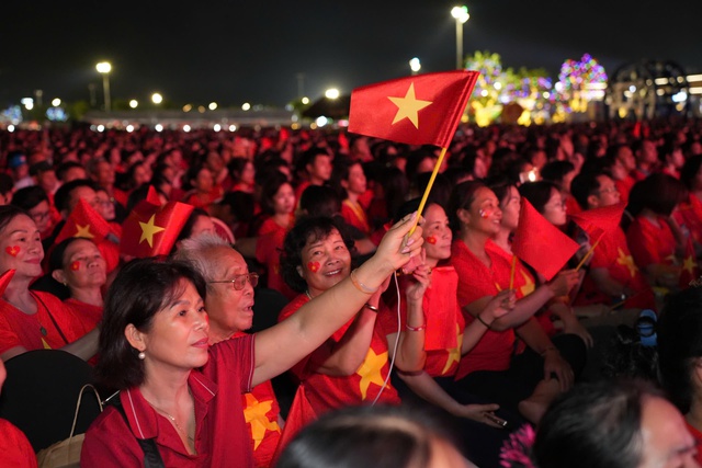 ‘Hà Nội - Sáng mãi khát vọng Việt Nam’ lan tỏa tinh thần yêu nước, niềm tự hào dân tộc- Ảnh 2. ‘Hà Nội - Sáng mãi khát vọng Việt Nam’ lan tỏa tinh thần yêu nước, niềm tự hào dân tộc- Ảnh 2.