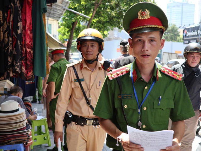 Tăng cường xử phạt vi phạm trật tự giao thông- Ảnh 2. Tăng cường xử phạt vi phạm trật tự giao thông- Ảnh 2.