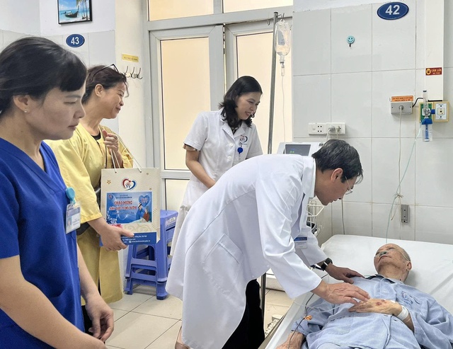 Đổi mới mạnh mẽ để nâng cao chất lượng khám chữa bệnh - Ảnh 1.