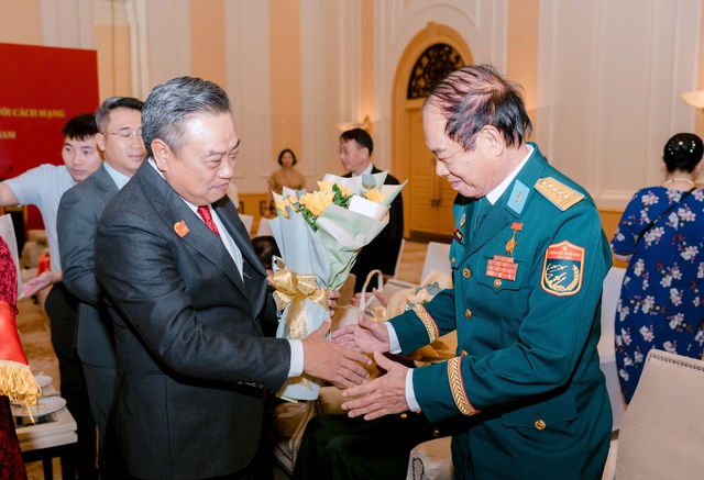 Hà Nội gặp mặt, tri ân Mẹ Việt Nam Anh hùng, Người có công với cách mạng- Ảnh 2. Hà Nội gặp mặt, tri ân Mẹ Việt Nam Anh hùng, Người có công với cách mạng- Ảnh 2.
