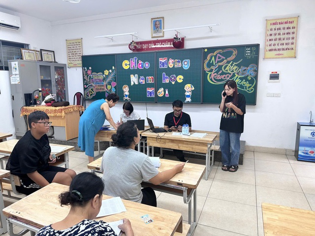 Hà Nội đồng loạt triển khai trao quà Tết Độc lập đến người dân- Ảnh 5. Hà Nội đồng loạt triển khai trao quà Tết Độc lập đến người dân- Ảnh 5.