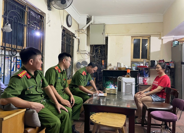 Công an Hà Nội tăng cường kiểm tra lưu trú, bảo đảm an ninh trật tự - Ảnh 1. Công an Hà Nội tăng cường kiểm tra lưu trú, bảo đảm an ninh trật tự - Ảnh 1.