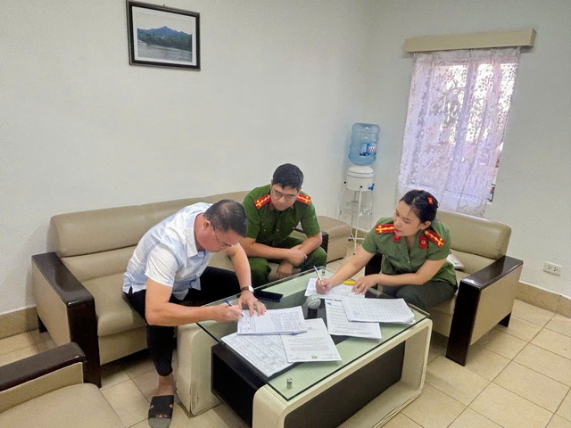 Công an Hà Nội tăng cường kiểm tra lưu trú, bảo đảm an ninh trật tự - Ảnh 3. Công an Hà Nội tăng cường kiểm tra lưu trú, bảo đảm an ninh trật tự - Ảnh 3.