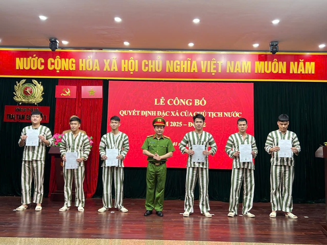 Công an Hà Nội công bố quyết định đặc xá đợt 2 năm 2025- Ảnh 1. Công an Hà Nội công bố quyết định đặc xá đợt 2 năm 2025- Ảnh 1.
