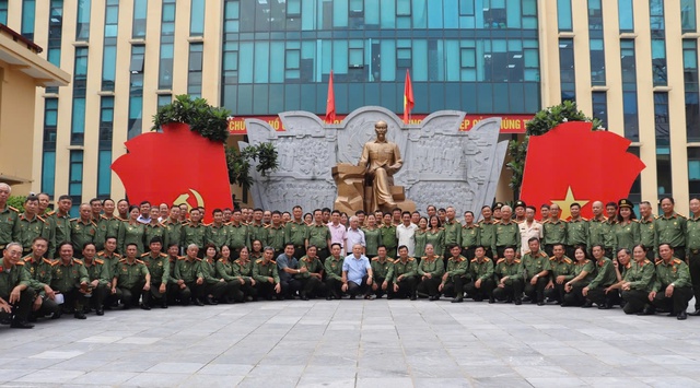 Giữ vững khí phách, bản lĩnh người chiến sĩ Công an Nhân dân- Ảnh 2. Giữ vững khí phách, bản lĩnh người chiến sĩ Công an Nhân dân- Ảnh 2.