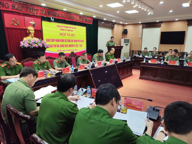 Công an Hà Nội phát huy vai trò nêu gương, đoàn kết để hoàn thành xuất sắc nhiệm vụ- Ảnh 1.