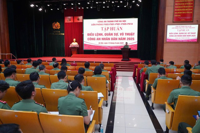Tập huấn điều lệnh, quân sự, võ thuật Công an Nhân dân năm 2025- Ảnh 1. Tập huấn điều lệnh, quân sự, võ thuật Công an Nhân dân năm 2025- Ảnh 1.