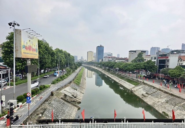 Tập trung chỉnh trang, bảo đảm mỹ quan đô thị hai bên sông Tô Lịch- Ảnh 1. Tập trung chỉnh trang, bảo đảm mỹ quan đô thị hai bên sông Tô Lịch- Ảnh 1.