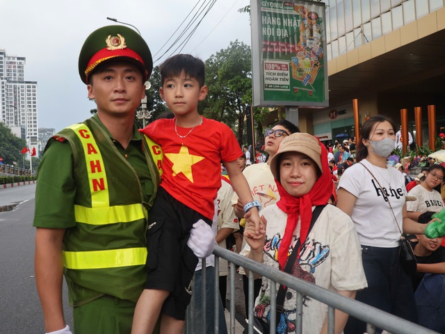 Chuyện kể phía sau thành công trong công tác bảo đảm an toàn tuyệt đối nhiệm vụ A80- Ảnh 10. Chuyện kể phía sau thành công trong công tác bảo đảm an toàn tuyệt đối nhiệm vụ A80- Ảnh 10.