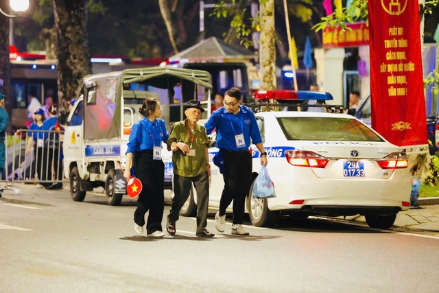 Sức trẻ tình nguyện đồng hành cùng Lễ kỷ niệm diễu binh, diễu hành A80- Ảnh 5. Sức trẻ tình nguyện đồng hành cùng Lễ kỷ niệm diễu binh, diễu hành A80- Ảnh 5.
