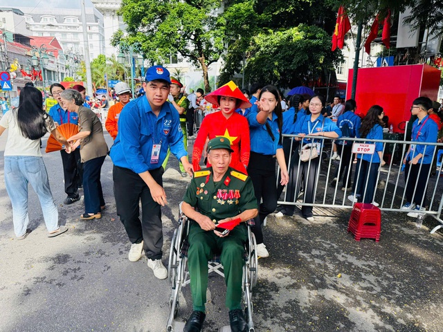 Sức trẻ tình nguyện đồng hành cùng Lễ kỷ niệm diễu binh, diễu hành A80- Ảnh 6. Sức trẻ tình nguyện đồng hành cùng Lễ kỷ niệm diễu binh, diễu hành A80- Ảnh 6.
