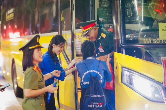 Sức trẻ tình nguyện đồng hành cùng Lễ kỷ niệm diễu binh, diễu hành A80- Ảnh 8. Sức trẻ tình nguyện đồng hành cùng Lễ kỷ niệm diễu binh, diễu hành A80- Ảnh 8.