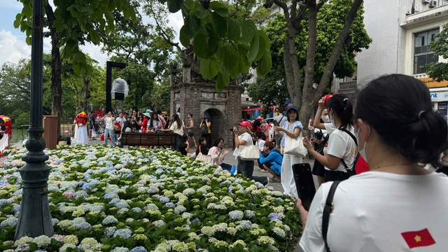 Hà Nội đón gần 2,1 triệu lượt khách dịp Quốc khánh- Ảnh 5. Hà Nội đón gần 2,1 triệu lượt khách dịp Quốc khánh- Ảnh 5.