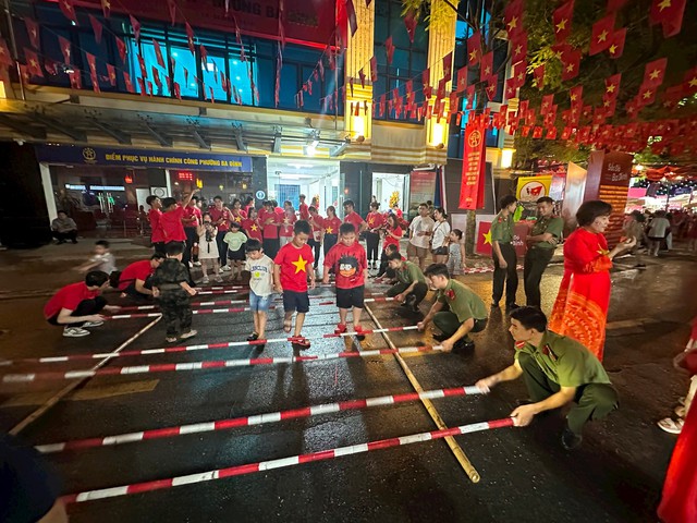 Hà Nội đón gần 2,1 triệu lượt khách dịp Quốc khánh- Ảnh 4. Hà Nội đón gần 2,1 triệu lượt khách dịp Quốc khánh- Ảnh 4.