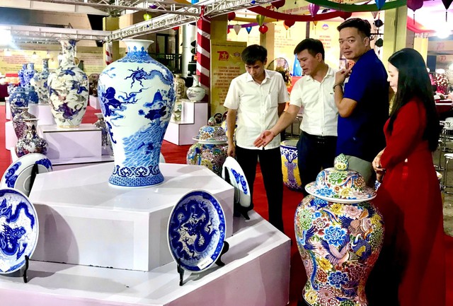 Quảng bá, kết nối sản phẩm thủ công mỹ nghệ, làng nghề tại Mê Linh- Ảnh 1. Quảng bá, kết nối sản phẩm thủ công mỹ nghệ, làng nghề tại Mê Linh- Ảnh 1.