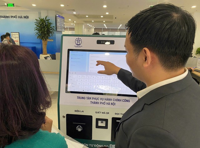 Từ ki-ốt dịch vụ công đến 'văn phòng lưu động' để phục vụ thủ tục hành chính- Ảnh 1.