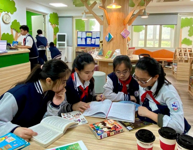 Hà Nội khuyến khích trường học giới thiệu sách cho học sinh hằng tuần- Ảnh 1. Hà Nội khuyến khích trường học giới thiệu sách cho học sinh hằng tuần- Ảnh 1.