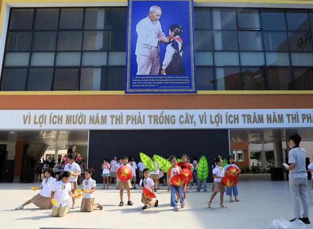 Các trường học ở Hà Nội chào đón ngày Khai giảng năm học mới- Ảnh 1. Các trường học ở Hà Nội chào đón ngày Khai giảng năm học mới- Ảnh 1.