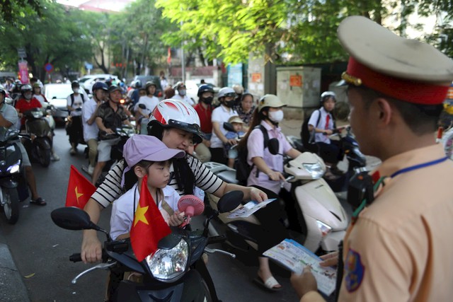 Hà Nội bảo đảm an ninh, an toàn giao thông ngày khai giảng năm học mới- Ảnh 1. Hà Nội bảo đảm an ninh, an toàn giao thông ngày khai giảng năm học mới- Ảnh 1.