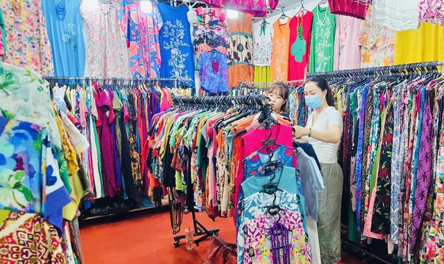 Khai mạc hội chợ 'Hàng hoá, sản phẩm xanh vì người tiêu dùng'- Ảnh 3. Khai mạc hội chợ 'Hàng hoá, sản phẩm xanh vì người tiêu dùng'- Ảnh 3.