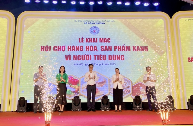 Khai mạc hội chợ 'Hàng hoá, sản phẩm xanh vì người tiêu dùng'- Ảnh 1. Khai mạc hội chợ 'Hàng hoá, sản phẩm xanh vì người tiêu dùng'- Ảnh 1.