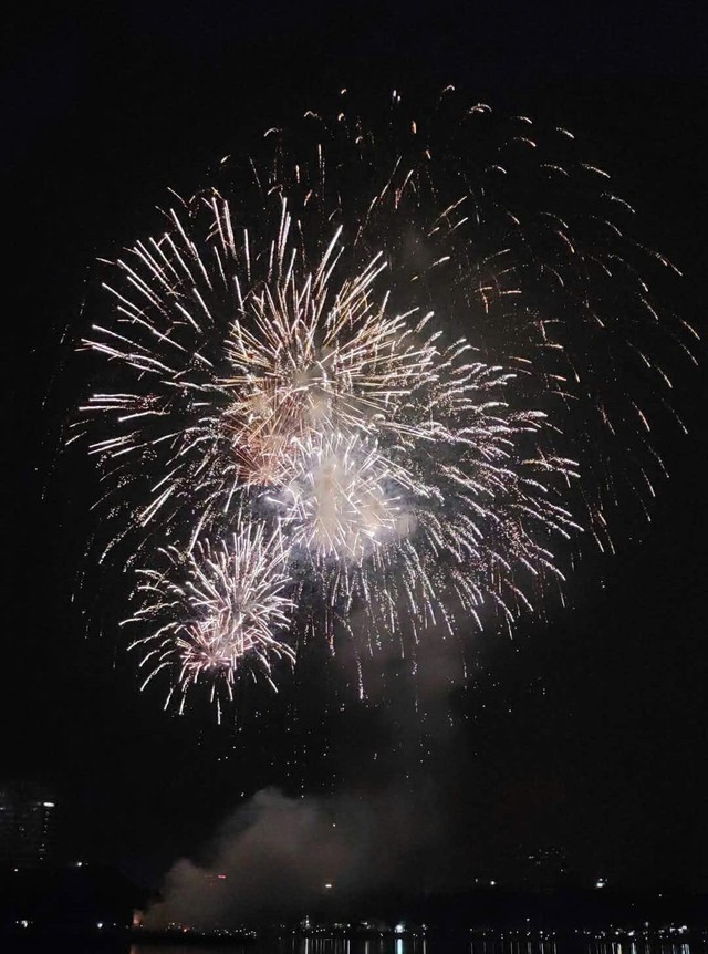 Người dân Thủ đô cùng nhau đón năm mới 2026- Ảnh 8.