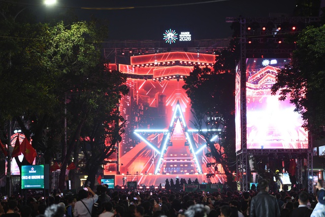 Người dân Thủ đô cùng nhau đón năm mới 2026- Ảnh 1.