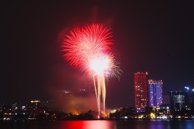 Người dân Thủ đô cùng nhau đón năm mới 2026- Ảnh 9.