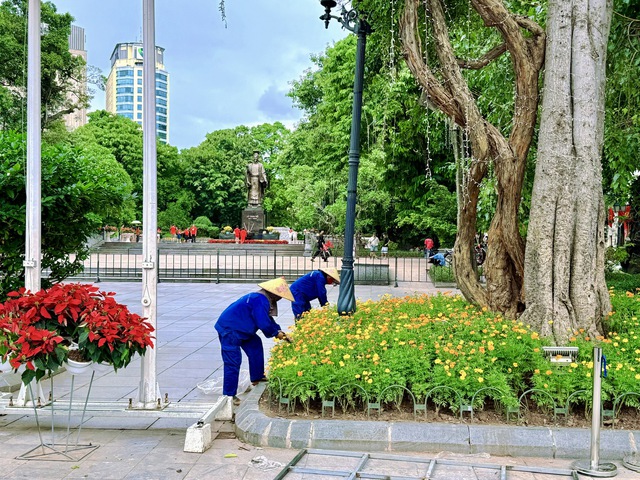 Bảo đảm vệ sinh môi trường, mỹ quan đô thị phụ vụ Đại hội Đảng và Tết Nguyên đán- Ảnh 1. Bảo đảm vệ sinh môi trường, mỹ quan đô thị phụ vụ Đại hội Đảng và Tết Nguyên đán- Ảnh 1.