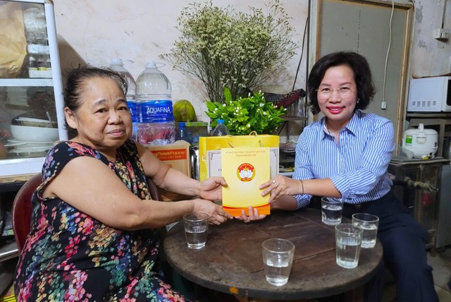 Hà Nội: Gần 5.300 suất quà hỗ trợ hộ cận nghèo, khó khăn dịp Tết- Ảnh 1.