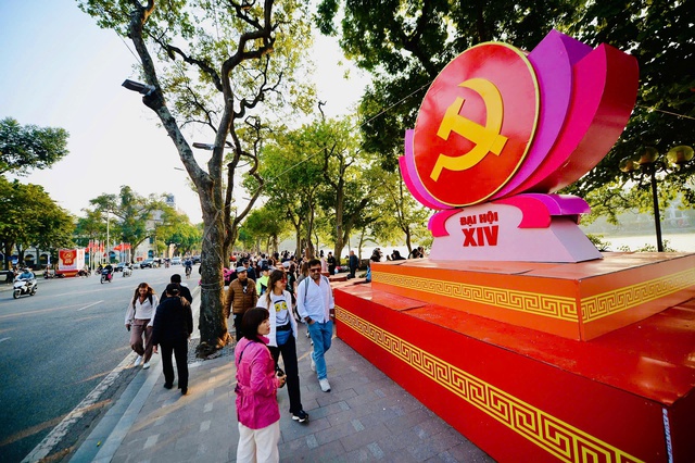 Hà Nội rợp cờ hoa đón chào Đại hội Đảng lần thứ XIV- Ảnh 3. Hà Nội rợp cờ hoa đón chào Đại hội Đảng lần thứ XIV- Ảnh 3.