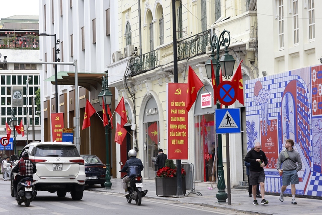 Hà Nội rợp cờ hoa đón chào Đại hội Đảng lần thứ XIV- Ảnh 10. Hà Nội rợp cờ hoa đón chào Đại hội Đảng lần thứ XIV- Ảnh 10.