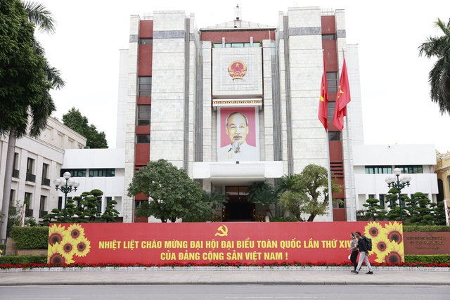 Hà Nội rợp cờ hoa đón chào Đại hội Đảng lần thứ XIV- Ảnh 7. Hà Nội rợp cờ hoa đón chào Đại hội Đảng lần thứ XIV- Ảnh 7.