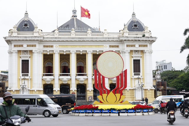 Hà Nội rợp cờ hoa đón chào Đại hội Đảng lần thứ XIV- Ảnh 9. Hà Nội rợp cờ hoa đón chào Đại hội Đảng lần thứ XIV- Ảnh 9.