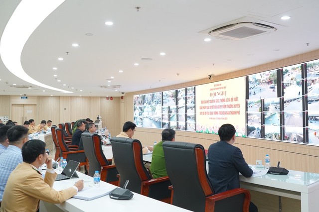 Hà Nội bàn giải pháp xử lý 51 điểm thường xuyên ùn tắc giao thông- Ảnh 1.