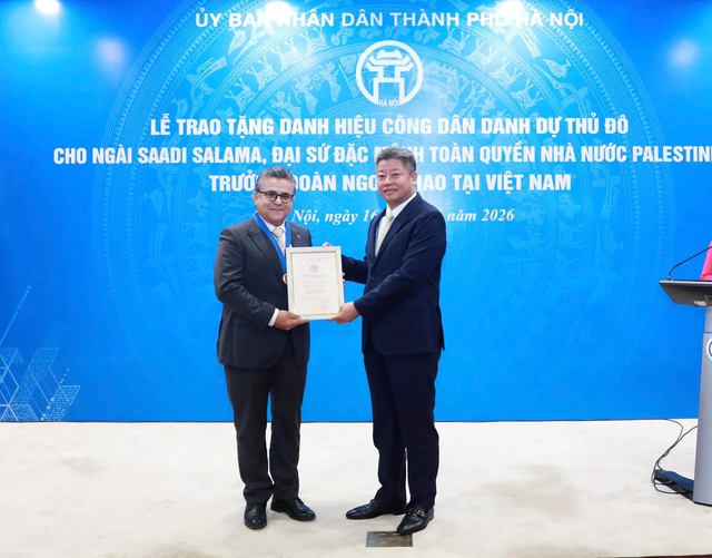 Hà Nội trao danh hiệu Công dân danh dự cho Đại sứ Palestine Saadi Salama- Ảnh 1.