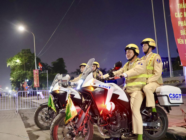 Bảo đảm an toàn giao thông phục vụ Chương trình nghệ thuật đặc biệt chào mừng Đại hội XIV của Đảng - Ảnh 2.
