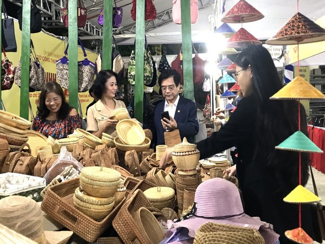 Hà Nội tổ chức triển lãm thủ công mỹ nghệ sáng tạo phục vụ xuân Bính Ngọ 2026- Ảnh 1. Hà Nội tổ chức triển lãm thủ công mỹ nghệ sáng tạo phục vụ xuân Bính Ngọ 2026- Ảnh 1.