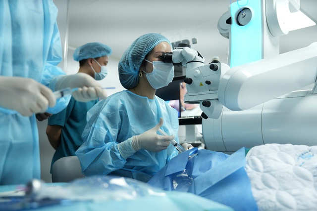 Ứng dụng công nghệ phẫu thuật tật khúc xạ hiện đại trên thế giới- Ảnh 1.