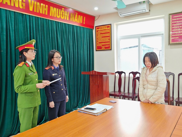 Khởi tố, bắt tạm giam giúp việc bạo hành cụ bà ở phường Hai Bà Trưng- Ảnh 1. Khởi tố, bắt tạm giam giúp việc bạo hành cụ bà ở phường Hai Bà Trưng- Ảnh 1.